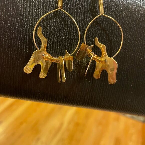 Laser Cut Gold Tone Full Body Cat Earrings Vintage Dat Butt So Cute! - Picture 3 of 12